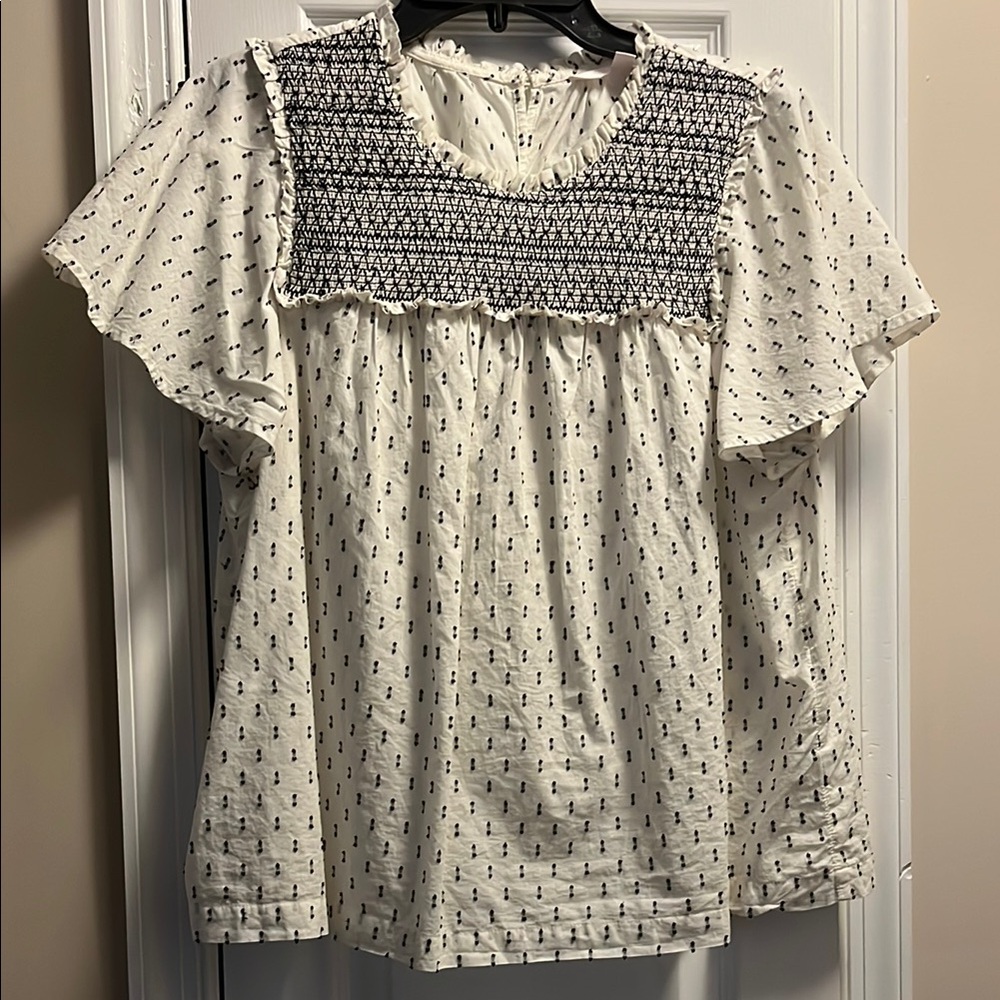 LC Lauren Conrad White and Black Flutter Sleeve Blouse
